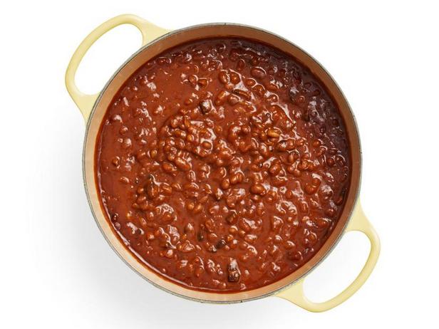 Тушёная фасоль в томатном соусе с бурбоном