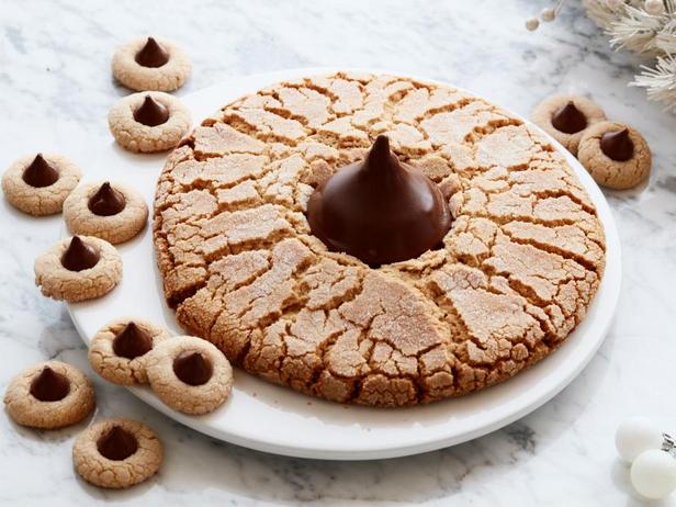 Гигантское арахисовое печенье с шоколадным центром