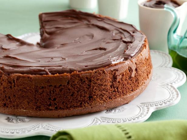 Шоколадный пирог с карамелью и мятной пропиткой