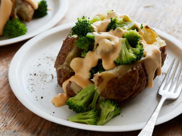 Печёный картофель с брокколи и чеддером в мультиварке
