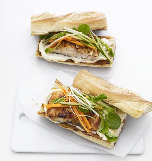 Вьетнамский сэндвич «Бан ми» с рыбой