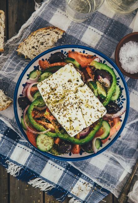 Греческий салат с фетой «Хориатики»