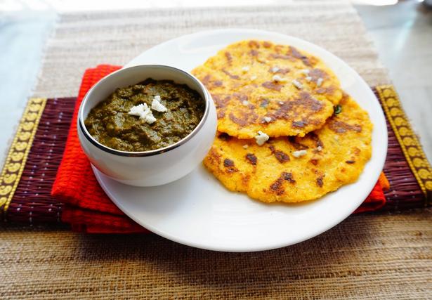 Сааг – индийское блюдо со шпинатом и томатами