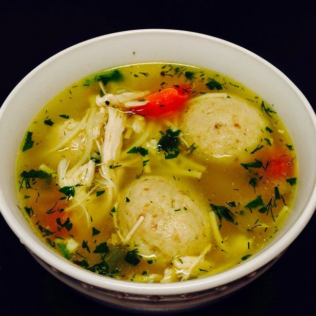 Куриный суп с овощами и клецками