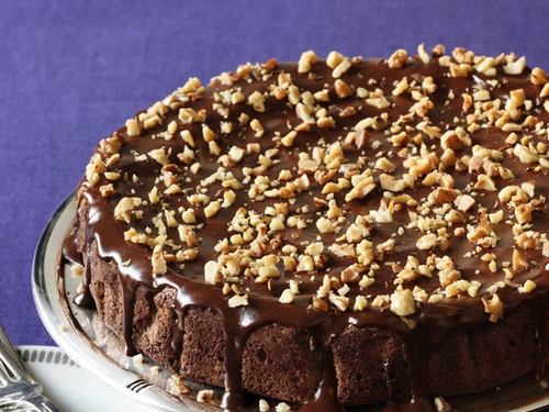 Орехово-финиковый торт (без муки) с шоколадной глазурью