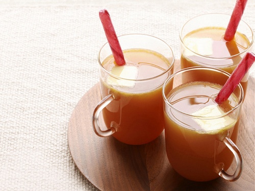 Горячий яблочно-коричный напиток со сливочным маслом