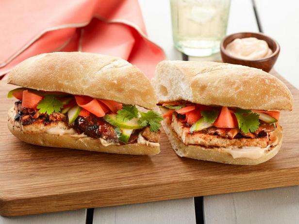 Сэндвич Бан-ми с жареными на гриле грибами шиитаке и тофу